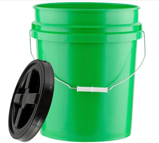 House Naturals 5 Gallon Food Grade Plastic Bucket with Air Tight Screw on Lid Made in USA Container (Green Bucket with Black lid)