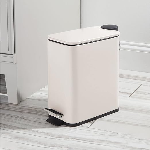 mDesign Rectangular Pedal Bin – 5 L Metal Waste Bin with Pedal, Lid and Plastic Bucket Insert – Household Rubbish Bin for Bathroom, Kitchen and Office – Beige