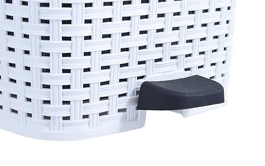 Superio Small Outdoor Trash Can with Lid for Dog Poop 6.8 Gallon/26 L Plastic Step On Garbage Can with Foot Pedal for Bathroom, Bedroom, Office, Patio, Wicker White