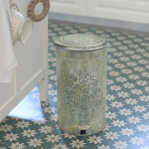 Retro Outdoor Trash Can with Lid 17L/4.5 Gallon Waste Container with Pedal Garbage Poop Bin Kitchen Waste Bins Touchless Bathroom Garbage Can Room Park Garden Decor