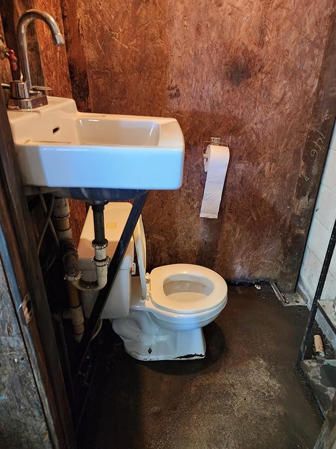 Detco-Tub-N-Tile -Multi-Purpose Cleaner-Concentrated, Great on Soap Scum and Grime Remover - Just add 4 oz. to your spray bottle of water.Great for tubs, tile, and bathroom cleaner - 32 oz