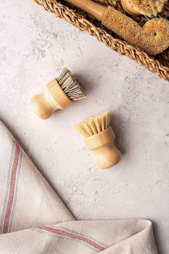 ARYA. Wooden Dish Brush Set | 4 Kitchen Washing Up Brushes & One Replacement Head | Bamboo & Natural Fibers | Eco Friendly Wooden Pot Brush Scourer Scrubber Sponge Alternative